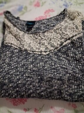 Rue21 Black and White Marled Knit Top with Cream Lace Collar